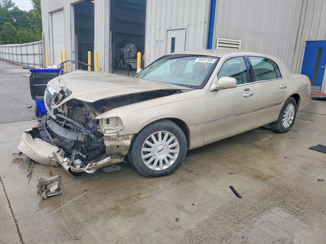 2004 LINCOLN TOWNCAR