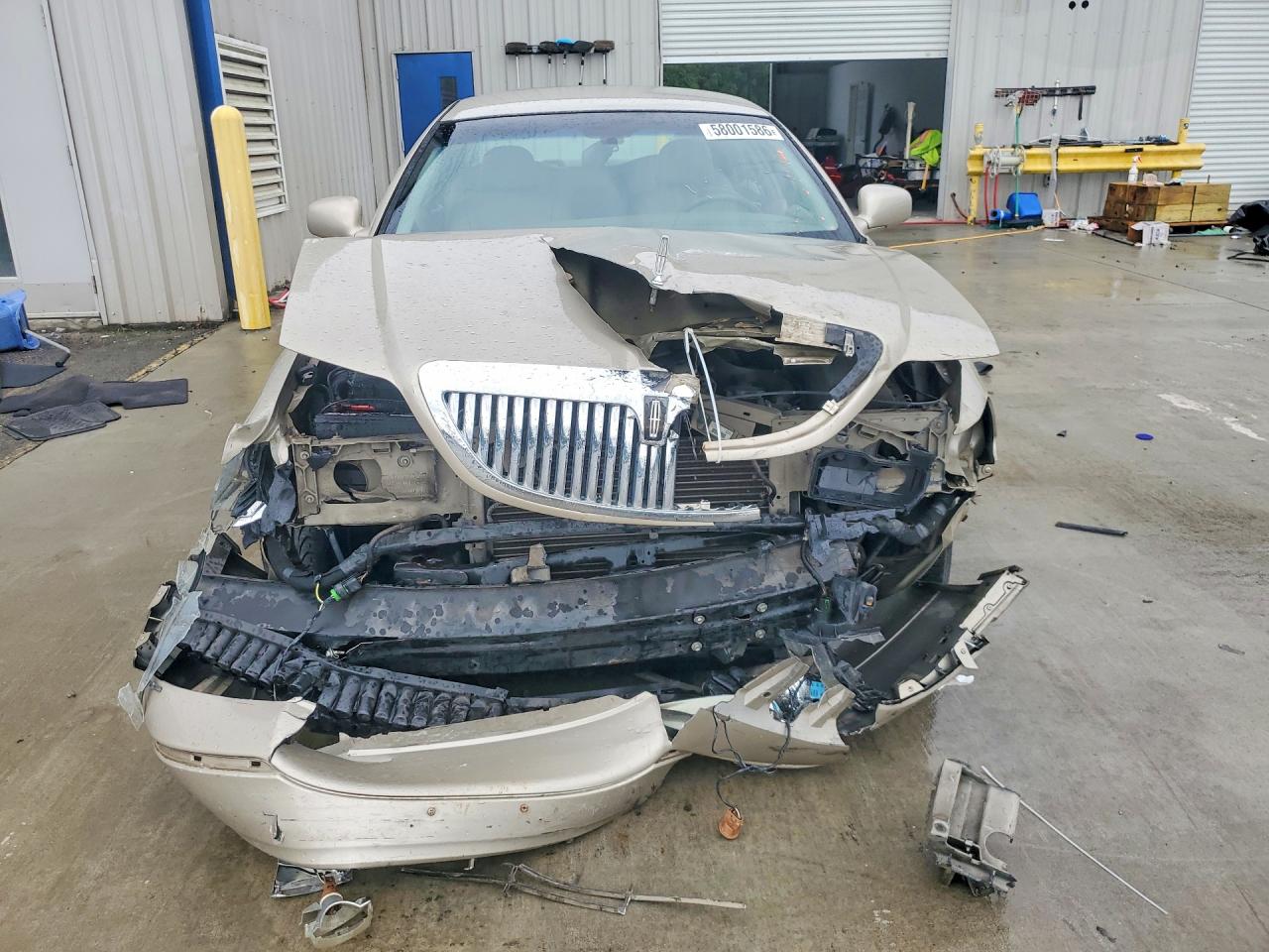 2004 LINCOLN TOWNCAR