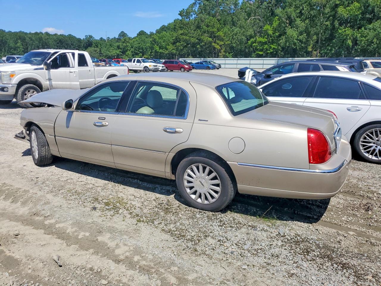 2004 LINCOLN TOWNCAR