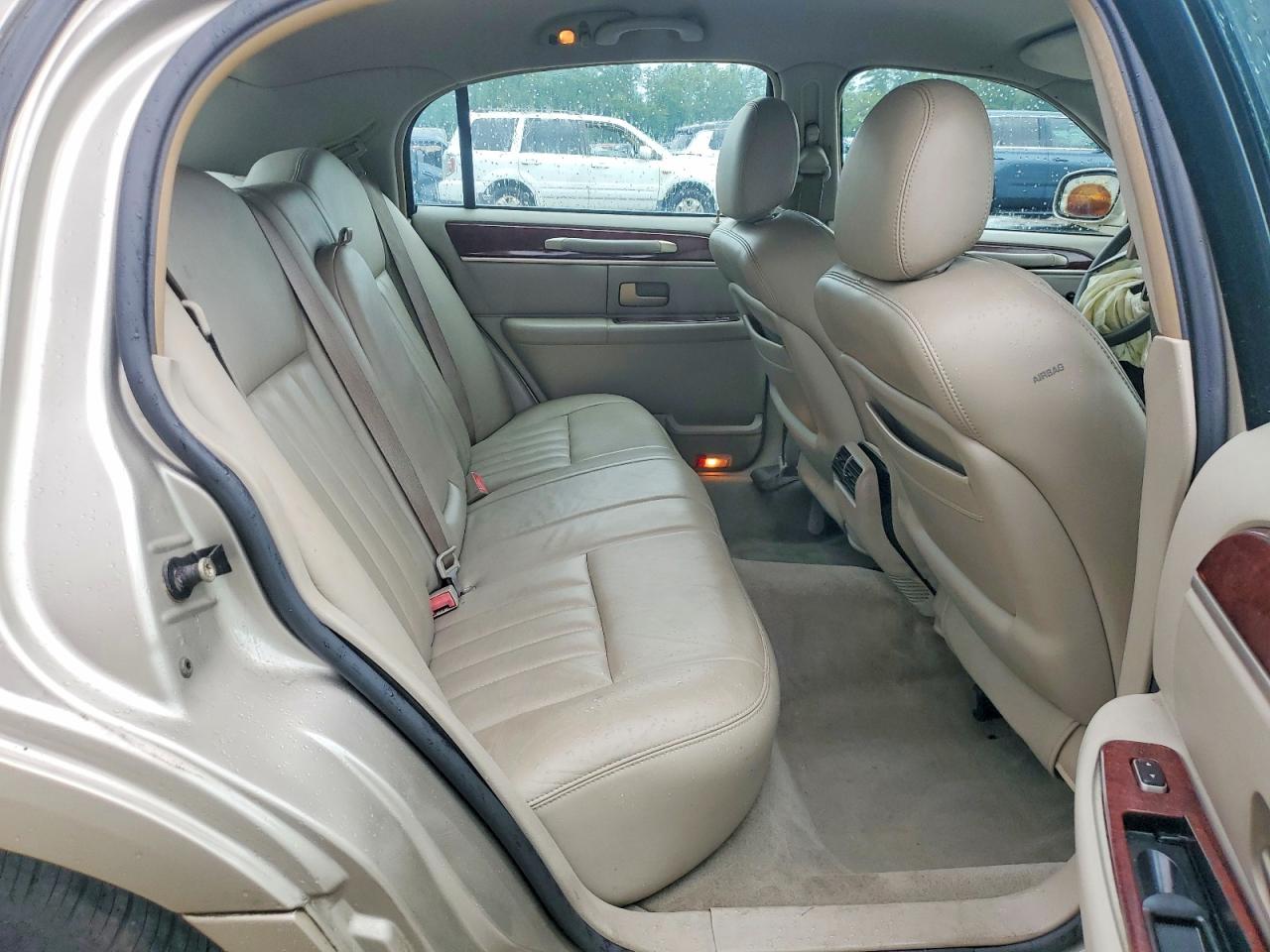 2004 LINCOLN TOWNCAR