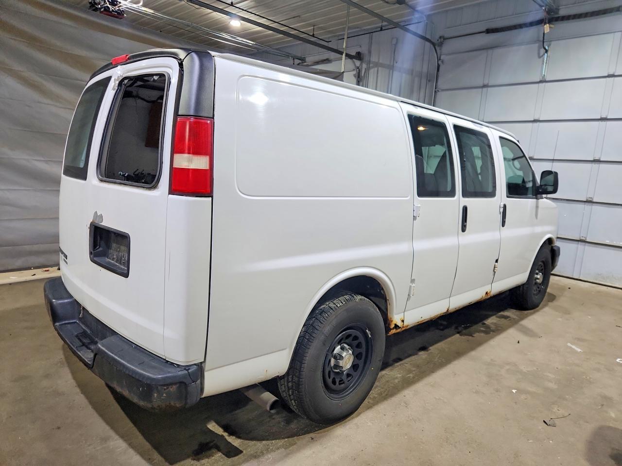 2011 CHEVROLET EXPRESS