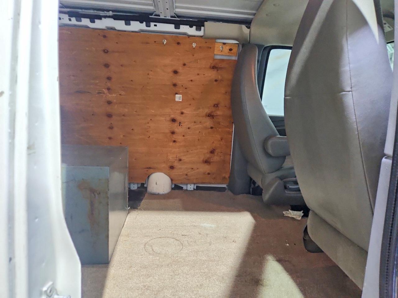 2011 CHEVROLET EXPRESS