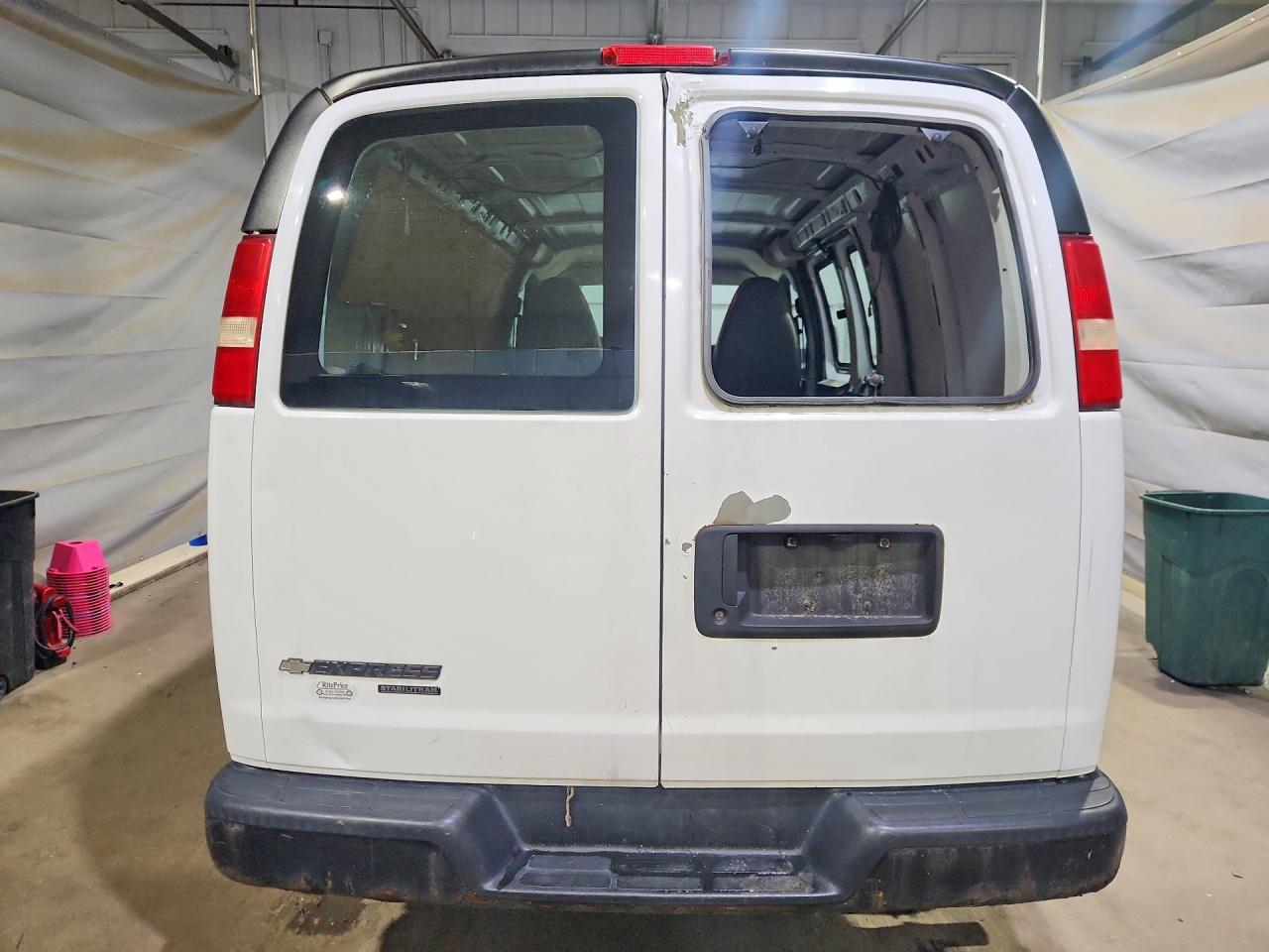 2011 CHEVROLET EXPRESS