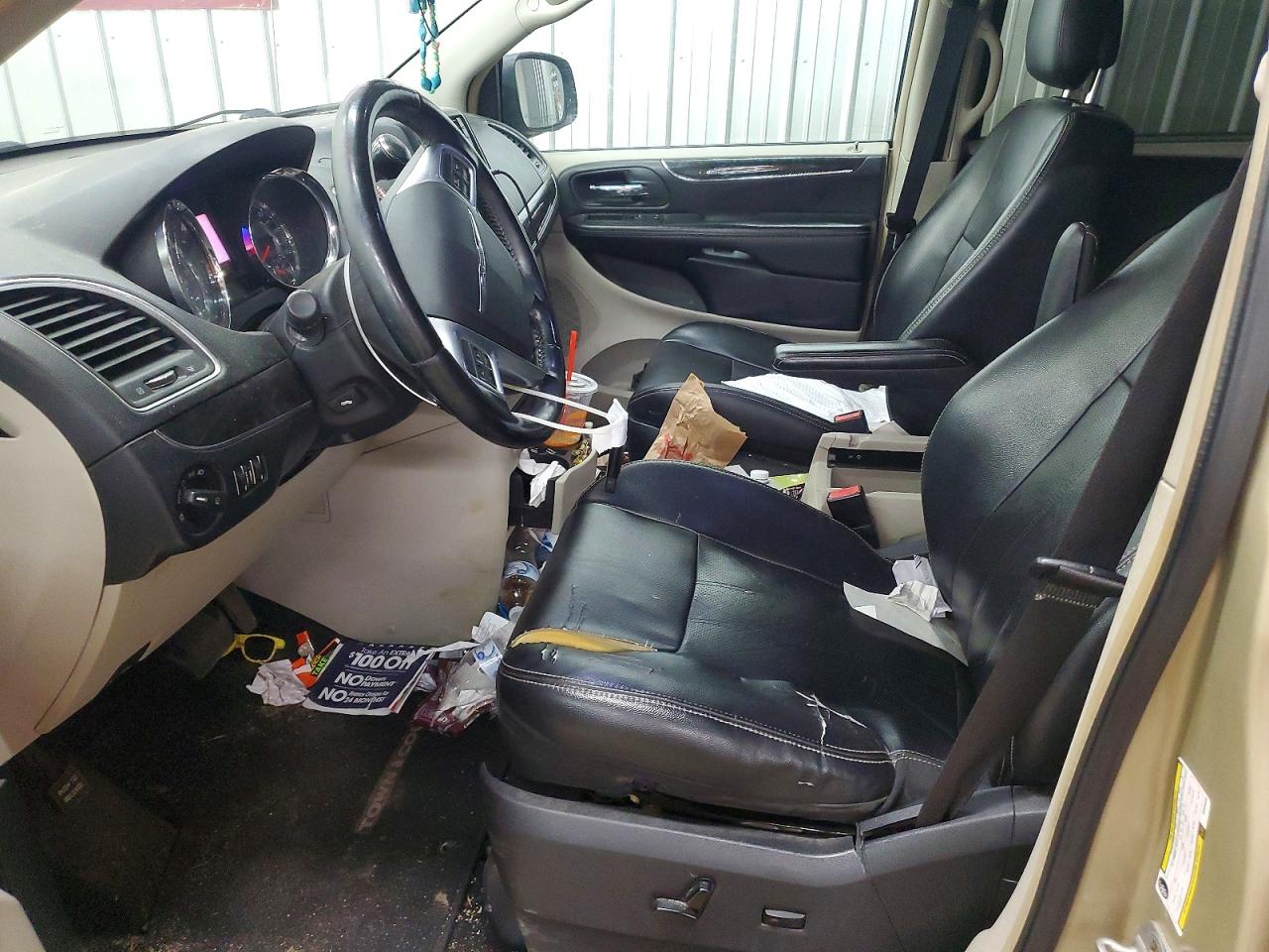 2011 CHRYSLER MINIVAN