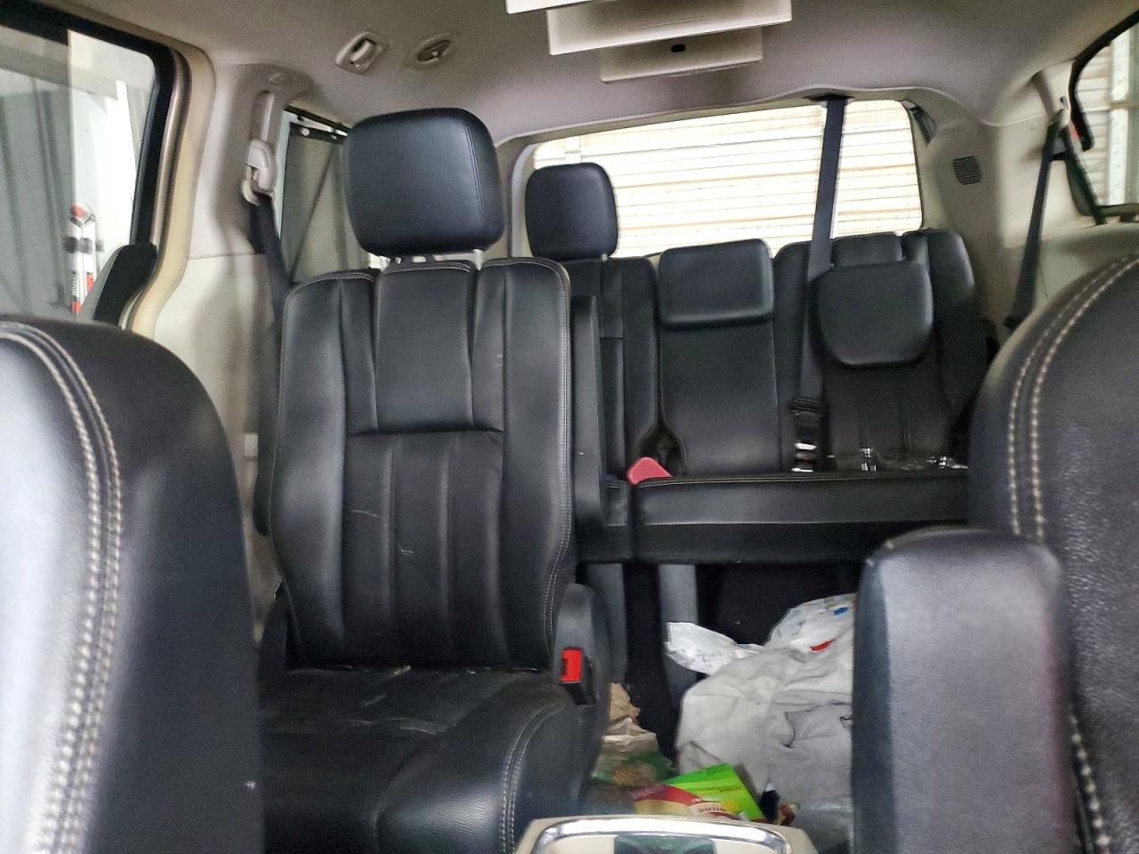 2011 CHRYSLER MINIVAN