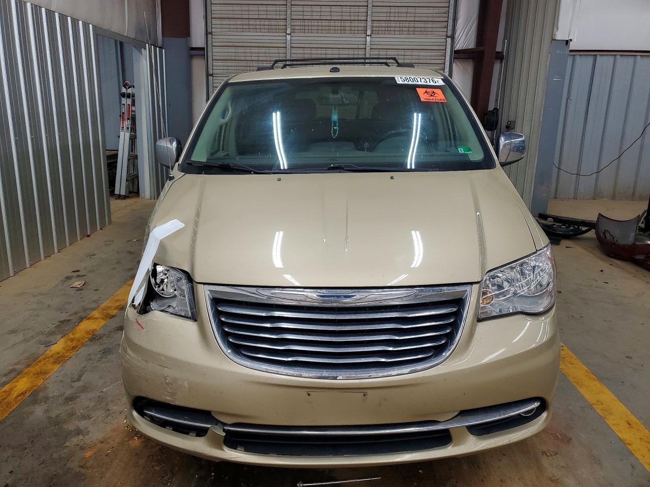 2011 CHRYSLER MINIVAN