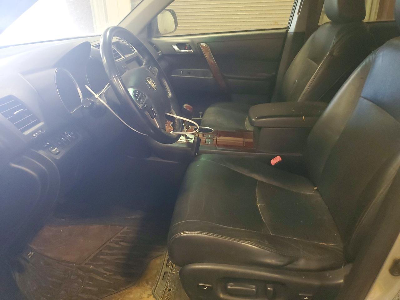 2011 TOYOTA HIGHLANDER