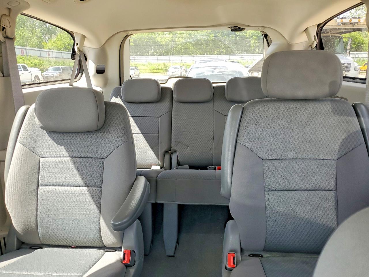 2010 CHRYSLER MINIVAN