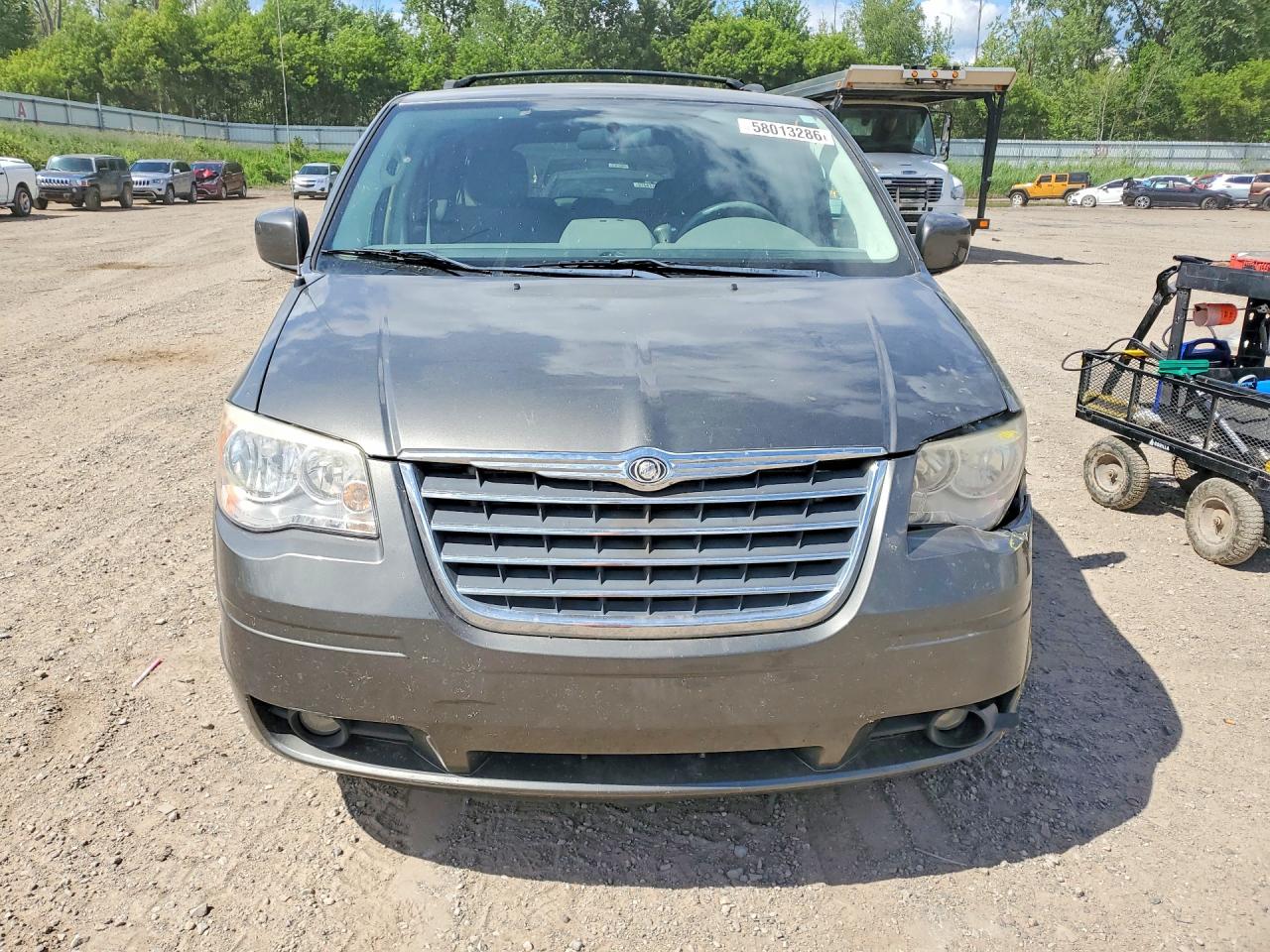 2010 CHRYSLER MINIVAN