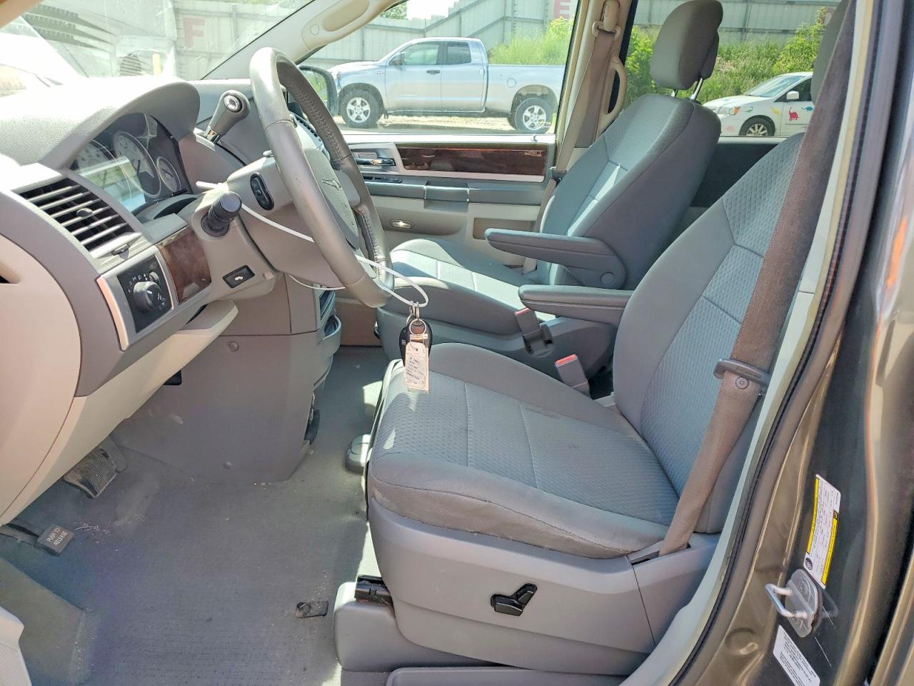 2010 CHRYSLER MINIVAN