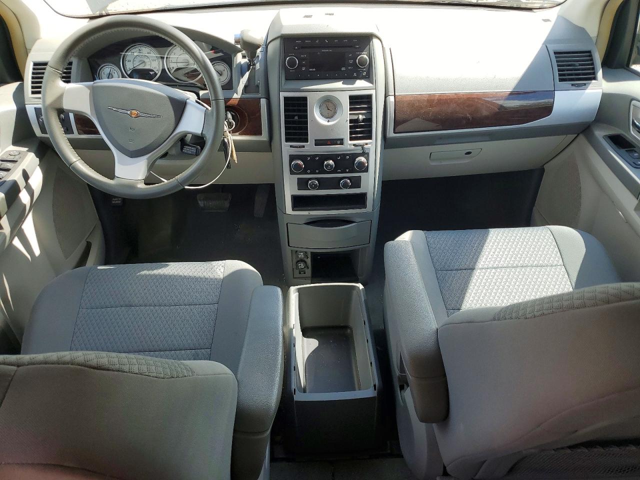 2010 CHRYSLER MINIVAN