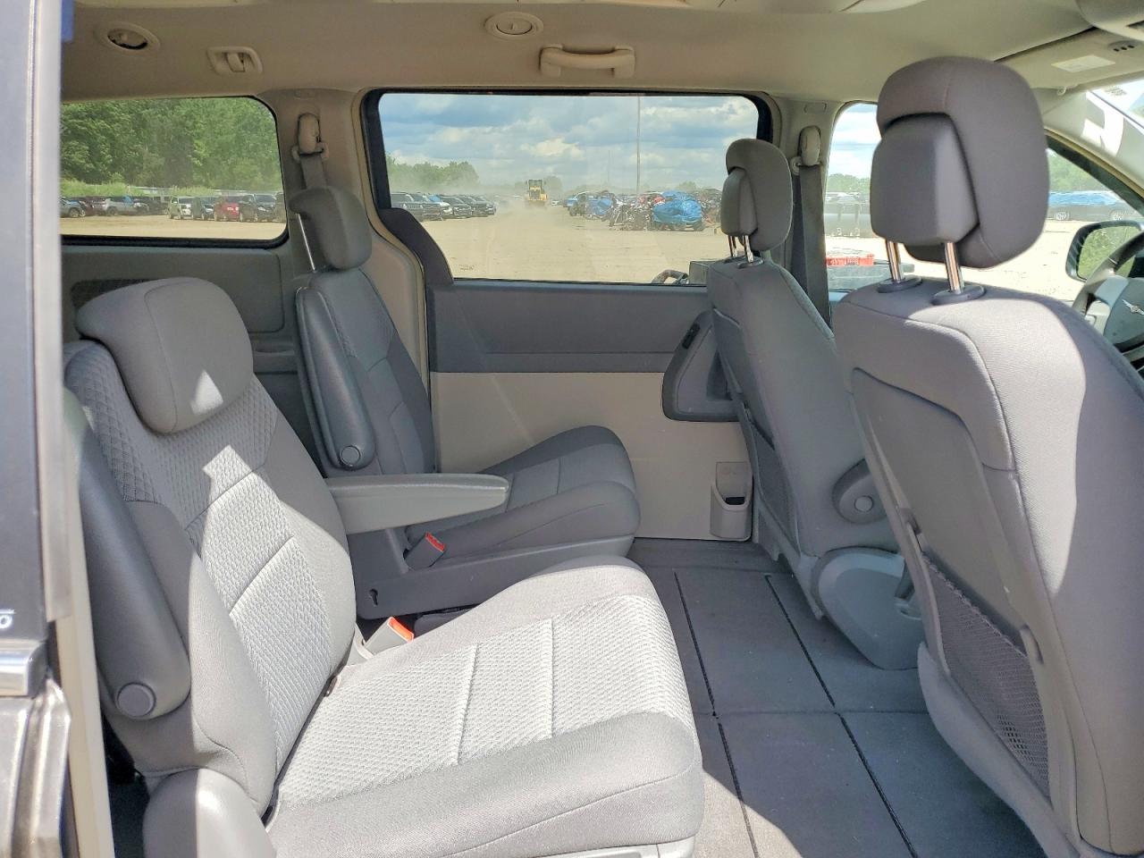 2010 CHRYSLER MINIVAN