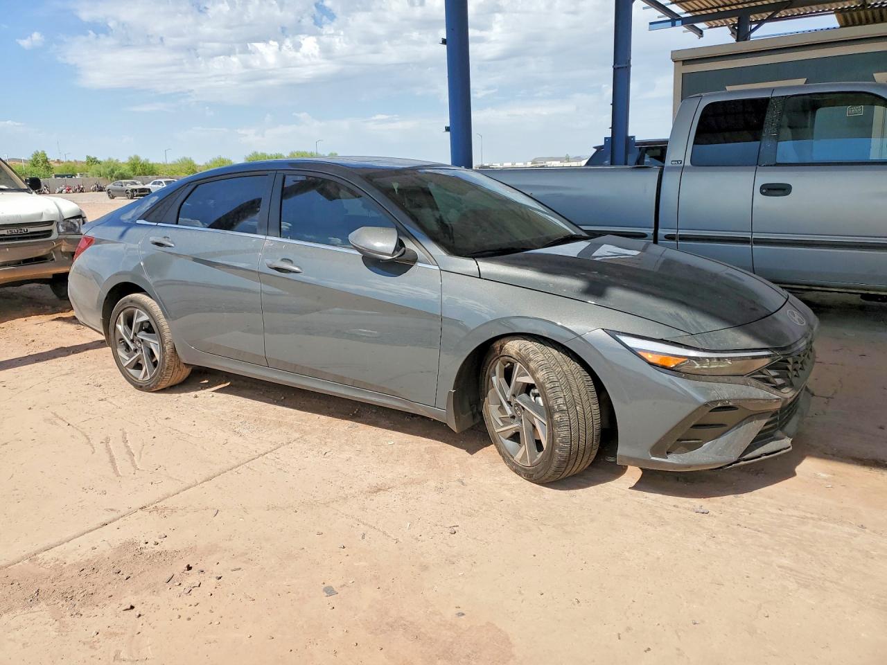 2024 HYUNDAI ELANTRA