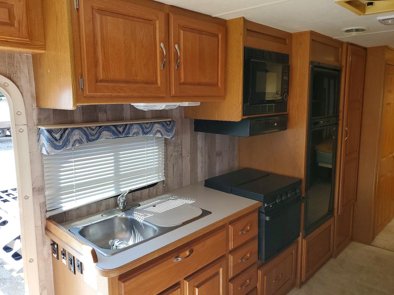 2003 FOUR WINDS F550