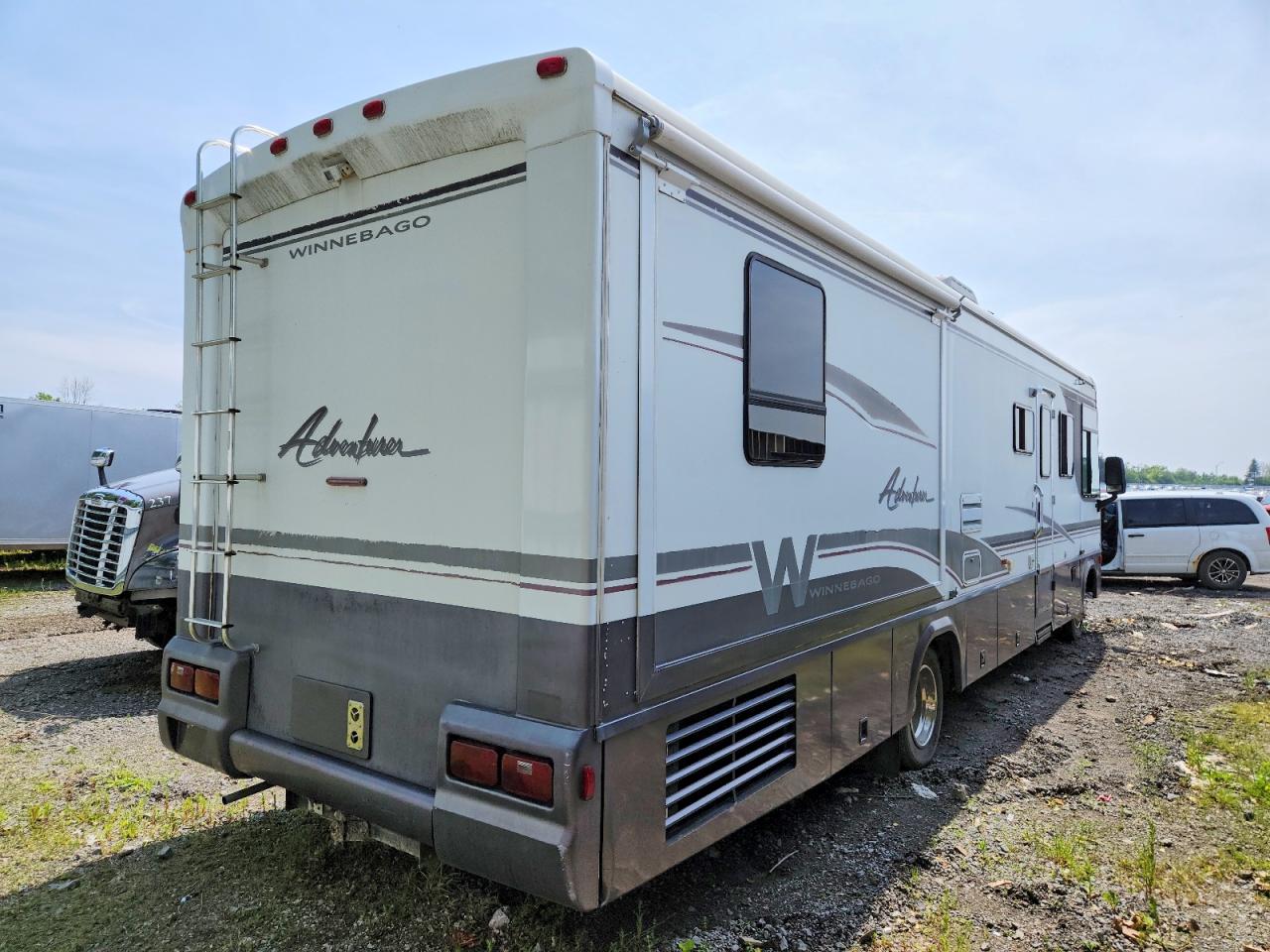 2001 WINNIBAGO RECREATION