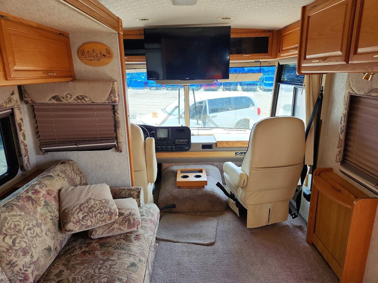 2001 WINNIBAGO RECREATION