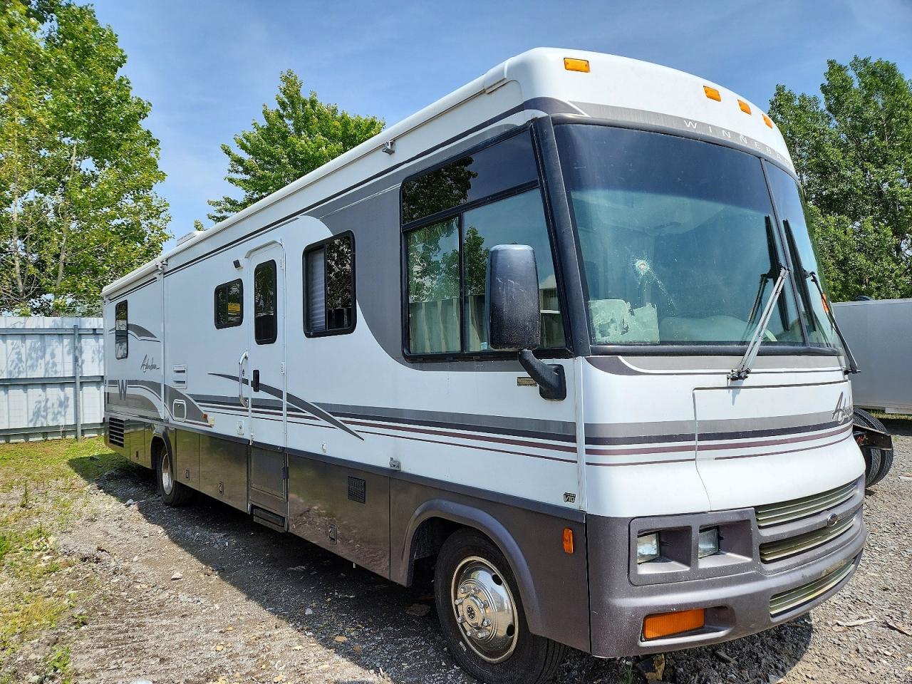2001 WINNIBAGO RECREATION