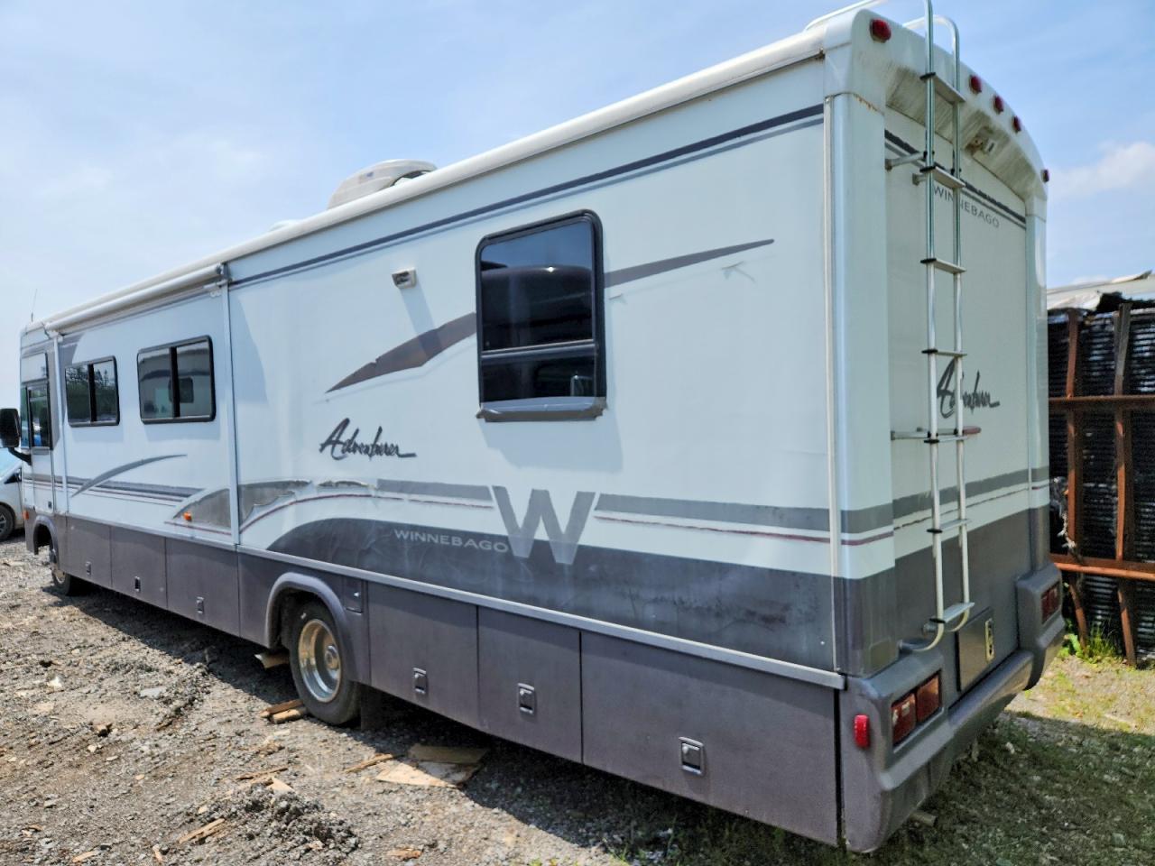 2001 WINNIBAGO RECREATION