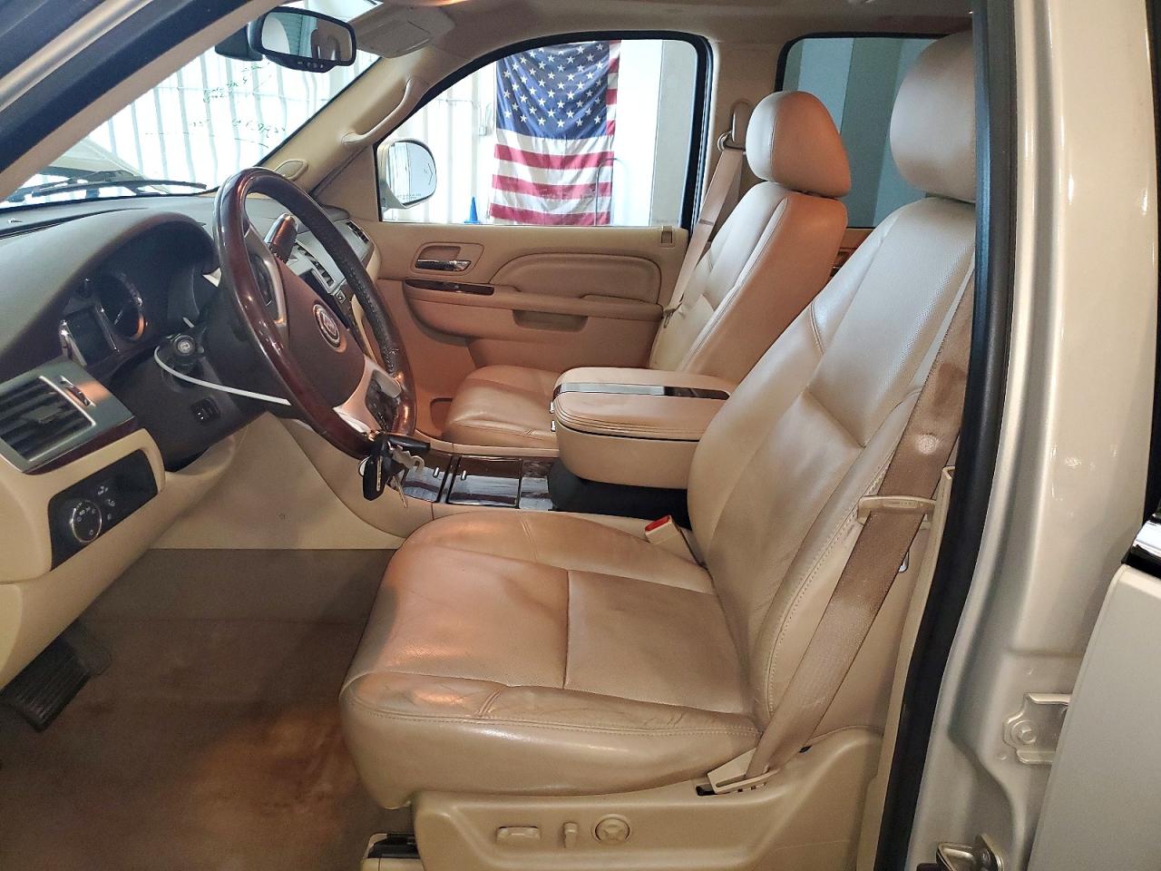 2011 CADILLAC ESCALADE