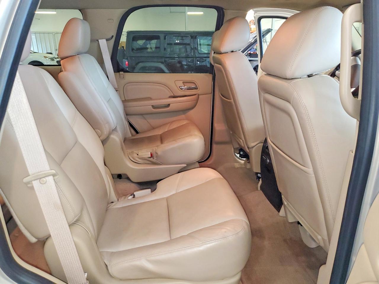 2011 CADILLAC ESCALADE