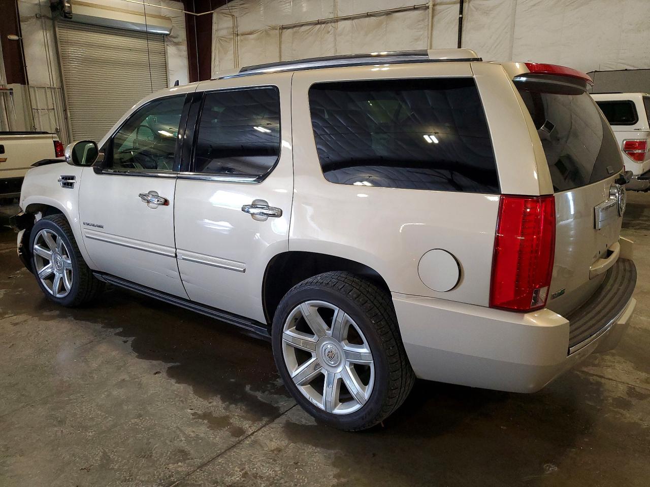 2011 CADILLAC ESCALADE