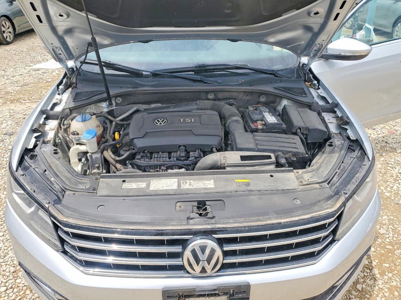 2017 VOLKSWAGEN PASSAT