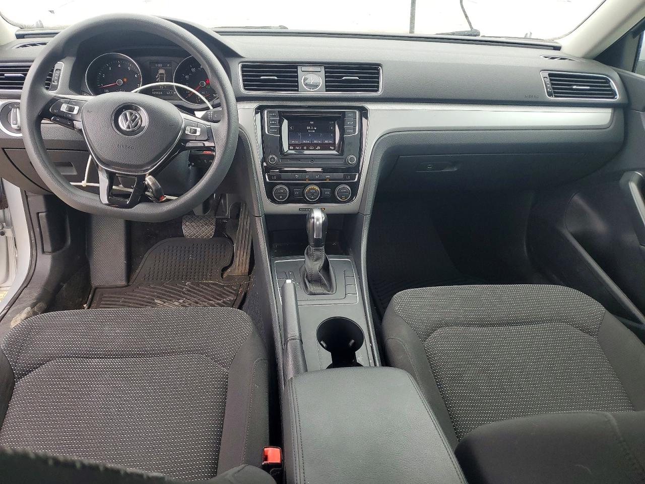 2017 VOLKSWAGEN PASSAT