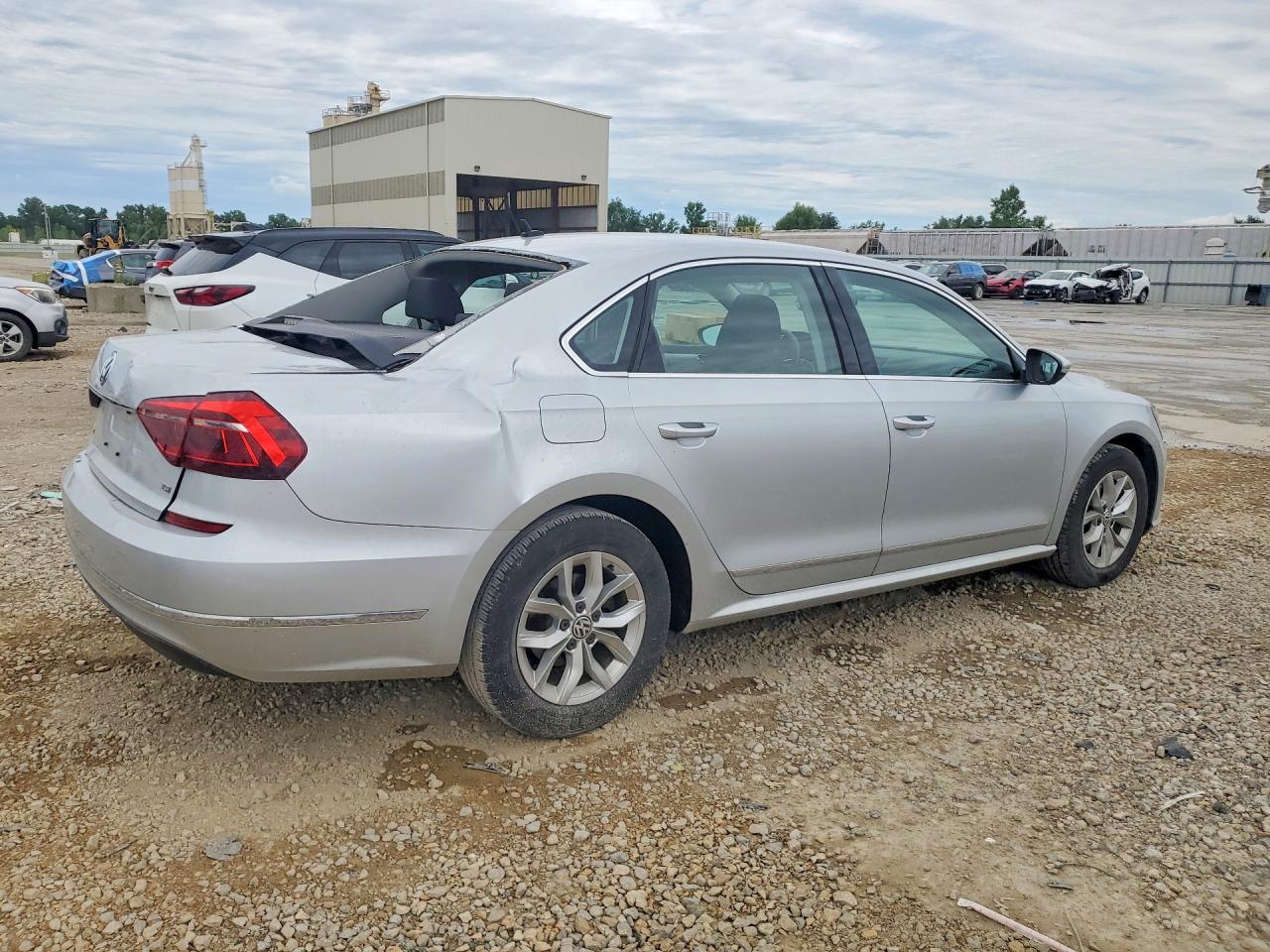 2017 VOLKSWAGEN PASSAT