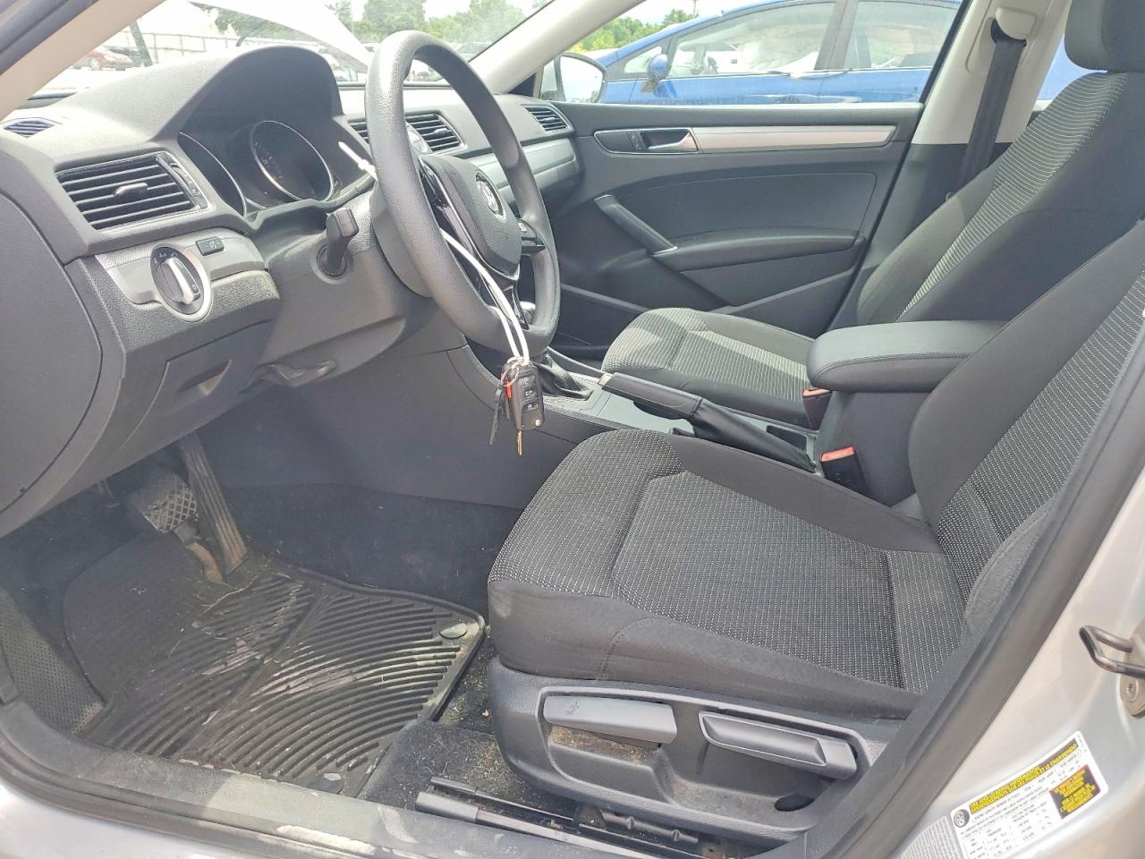 2017 VOLKSWAGEN PASSAT