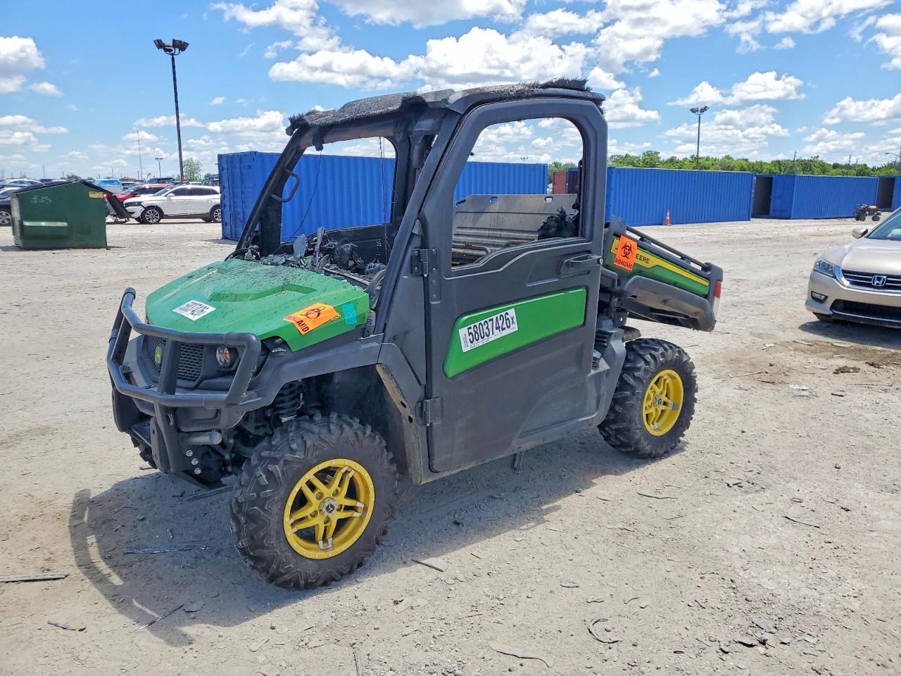 2021 JOHN DEERE XUV835R