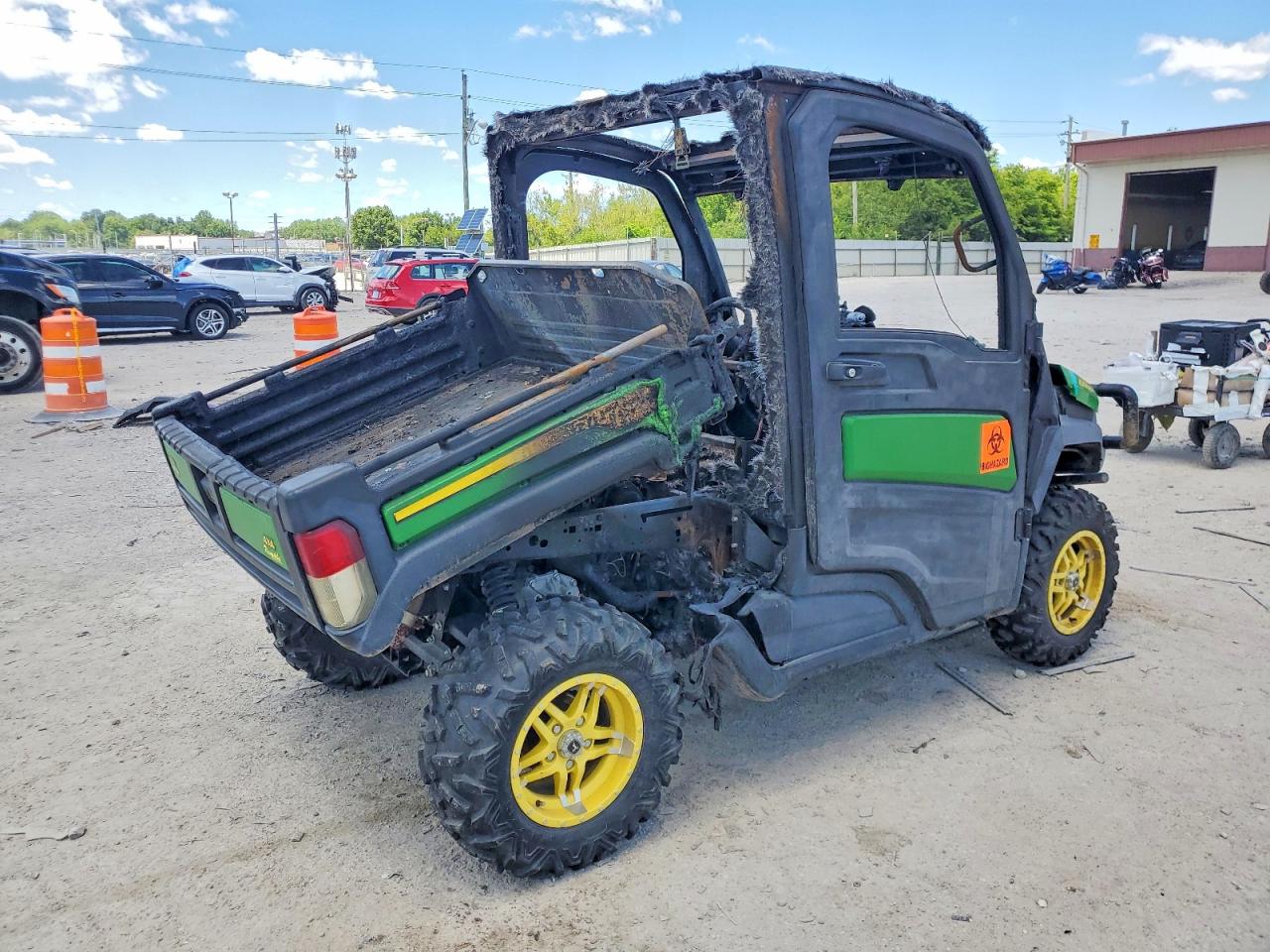 2021 JOHN DEERE XUV835R