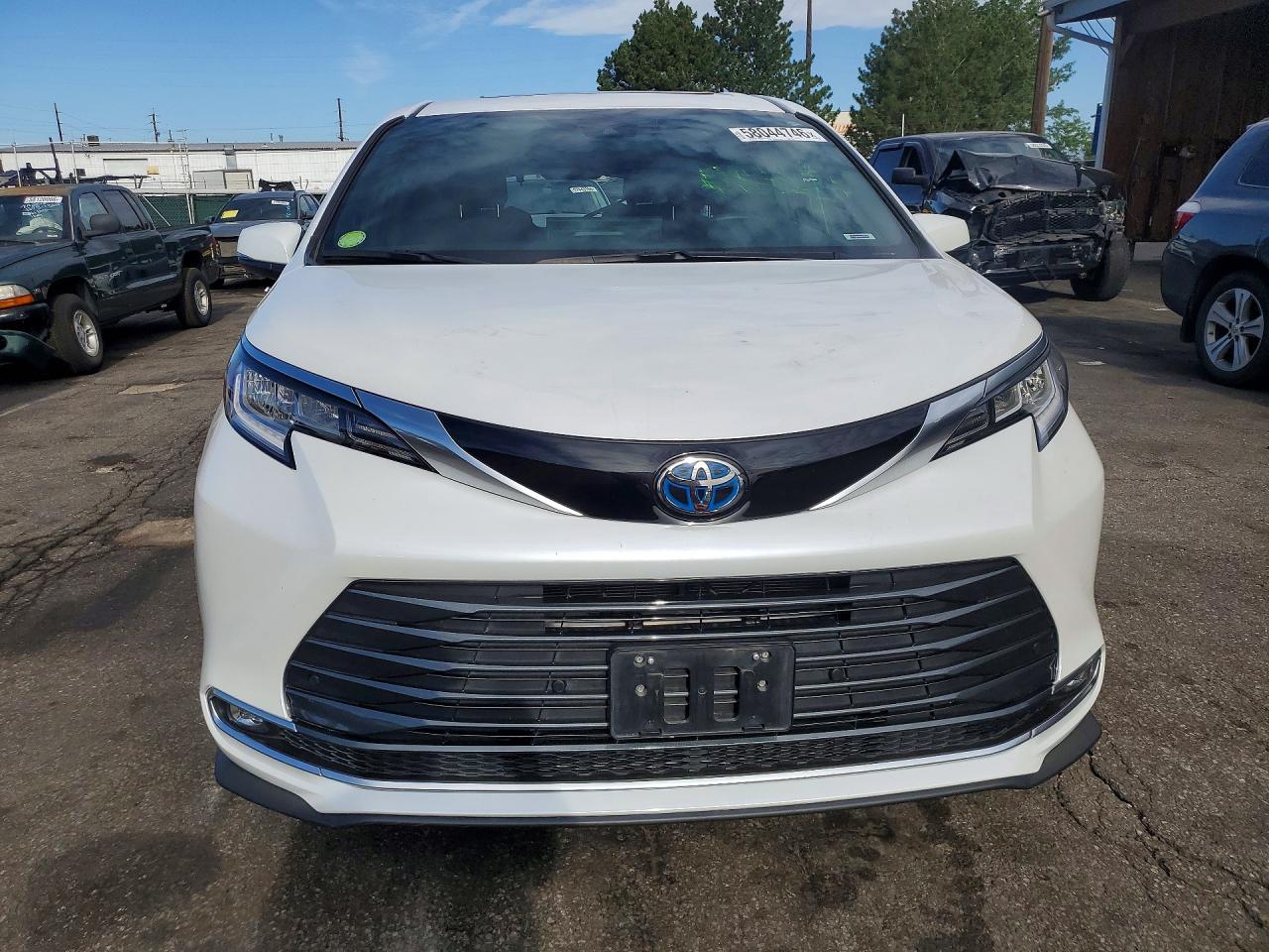 2025 TOYOTA SIENNA