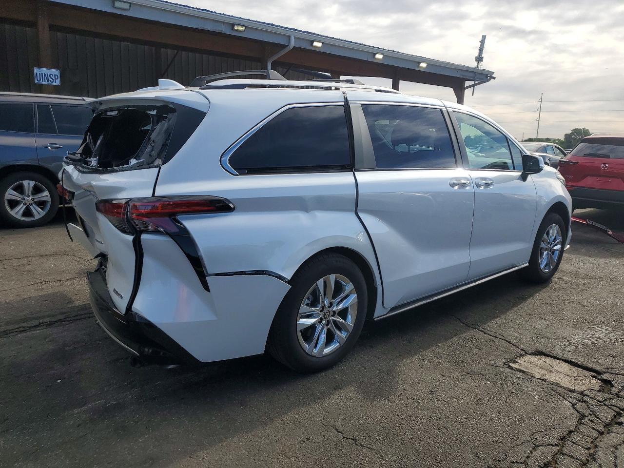 2025 TOYOTA SIENNA