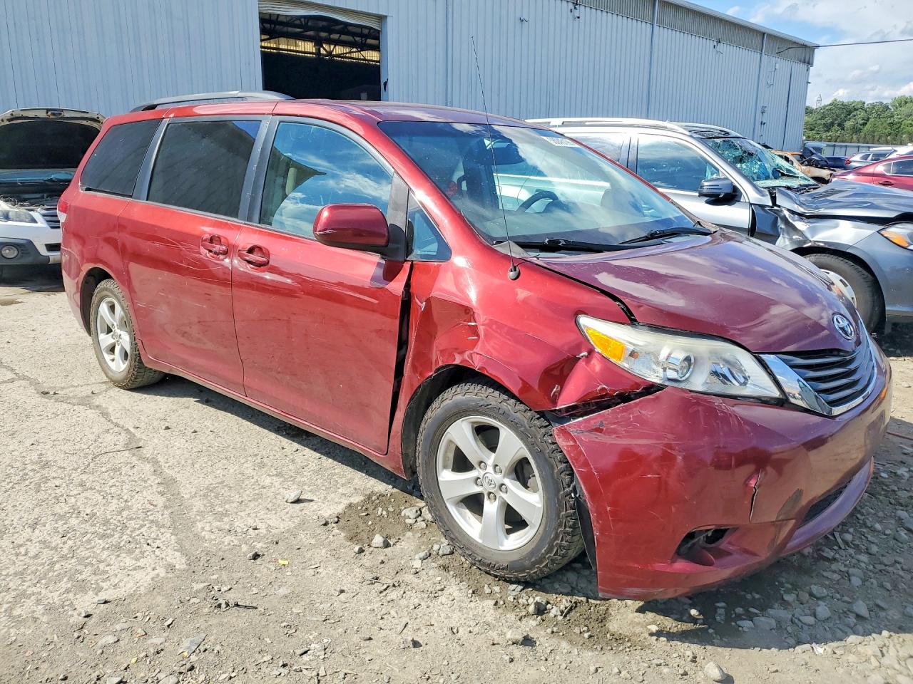 2014 TOYOTA SIENNA