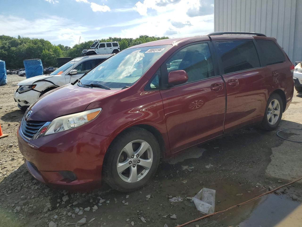 2014 TOYOTA SIENNA
