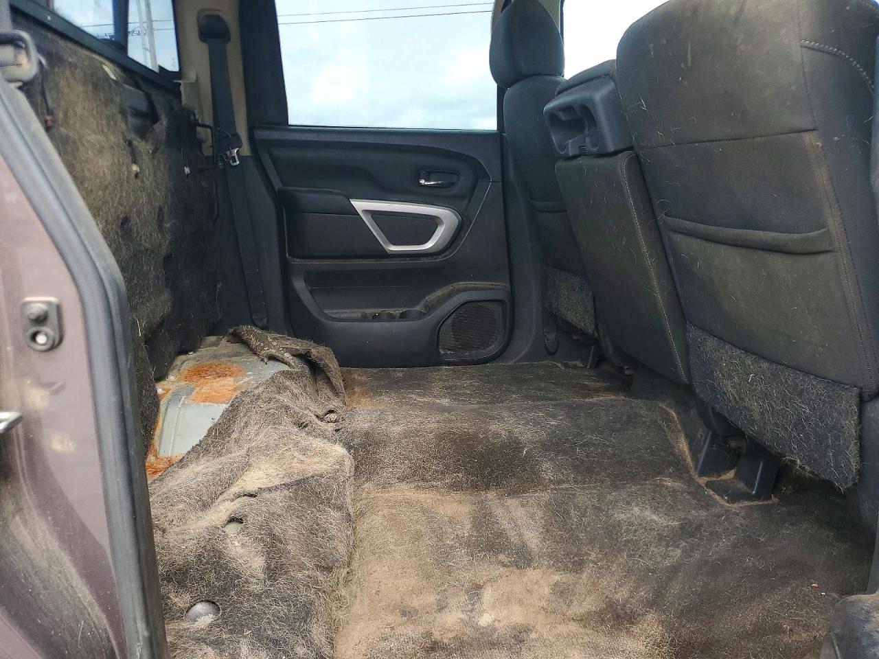 2017 NISSAN TITAN