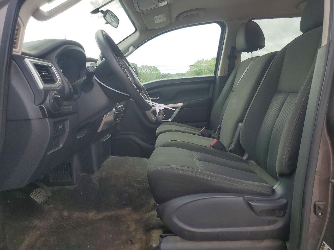 2017 NISSAN TITAN