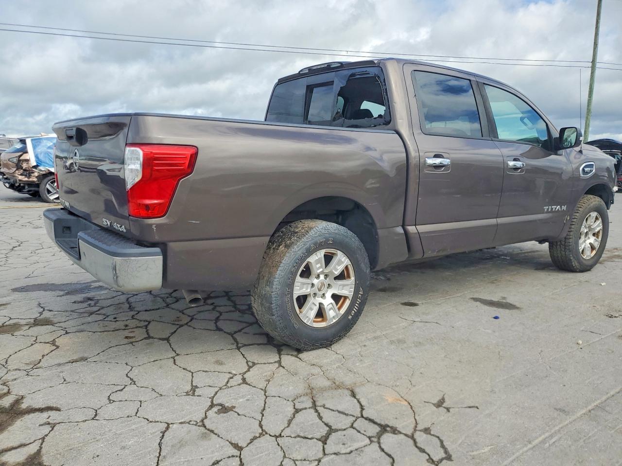2017 NISSAN TITAN