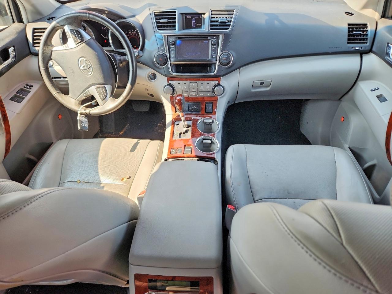 2013 TOYOTA HIGHLANDER