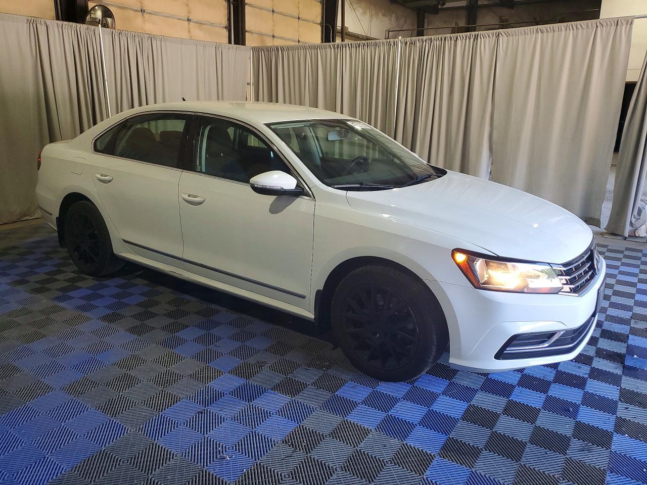 2017 VOLKSWAGEN PASSAT