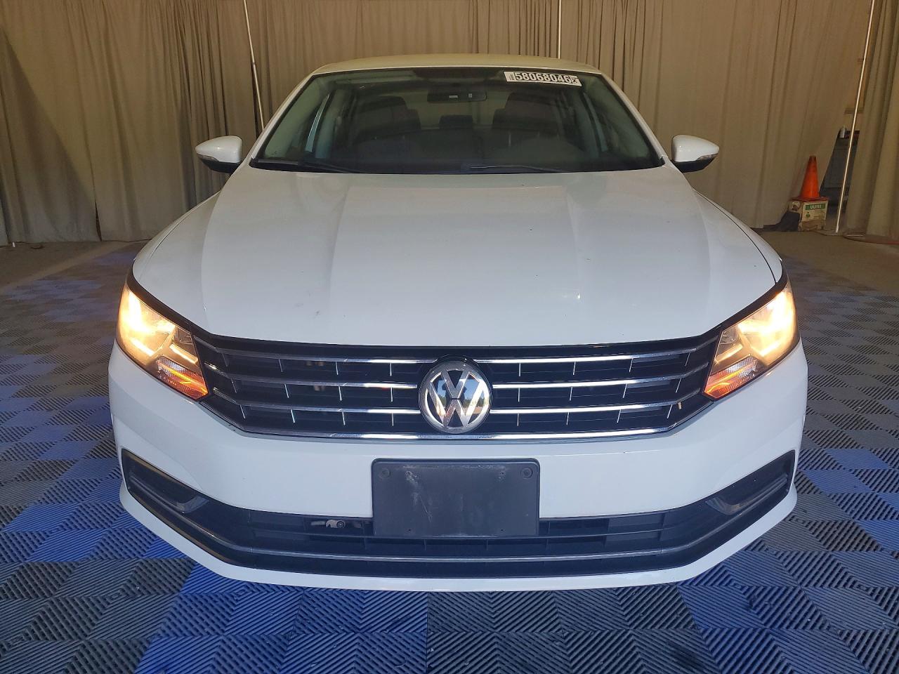 2017 VOLKSWAGEN PASSAT