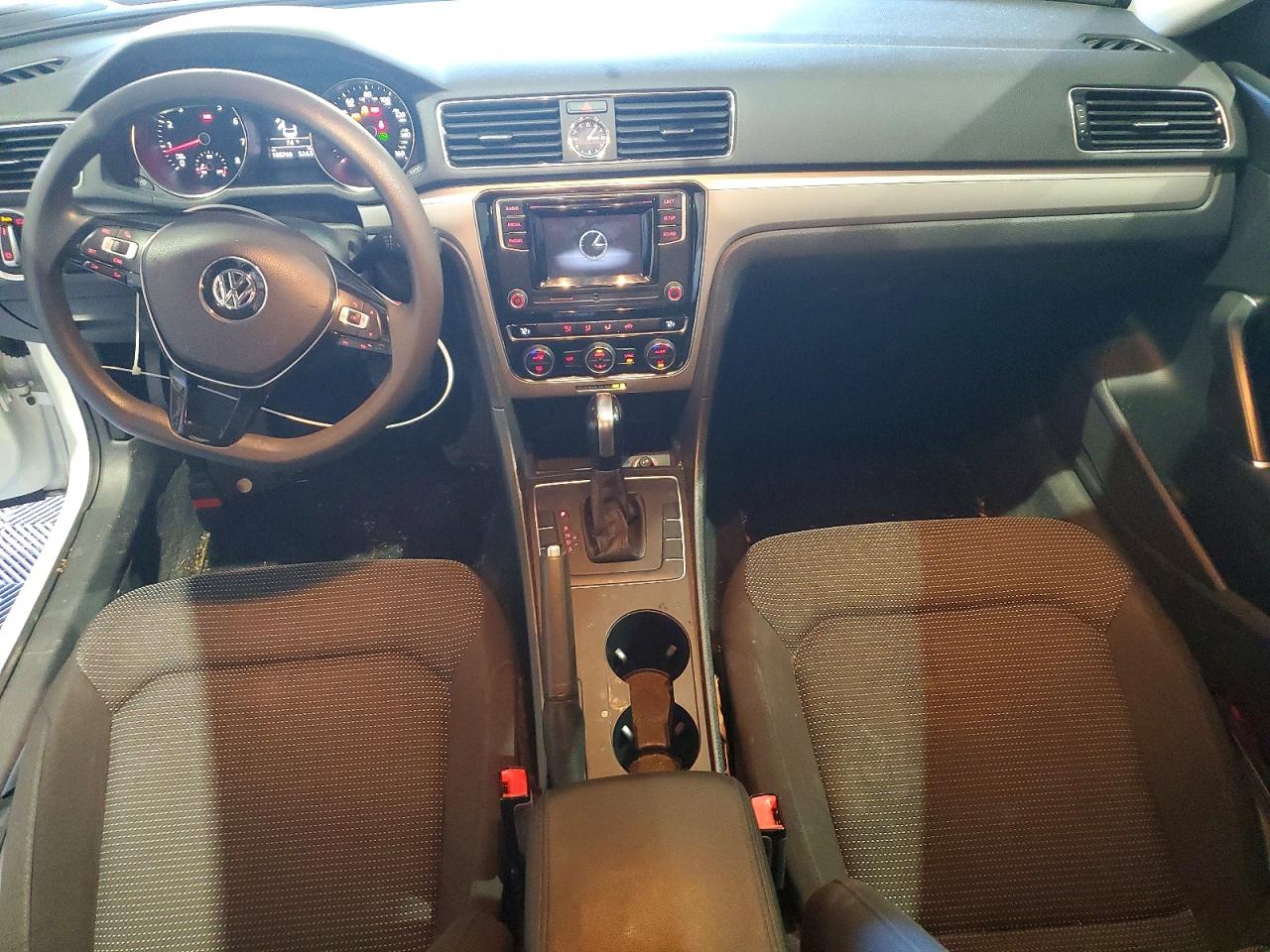 2017 VOLKSWAGEN PASSAT