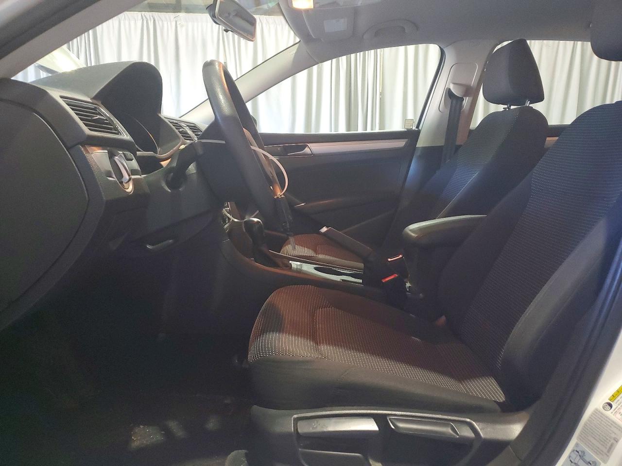 2017 VOLKSWAGEN PASSAT