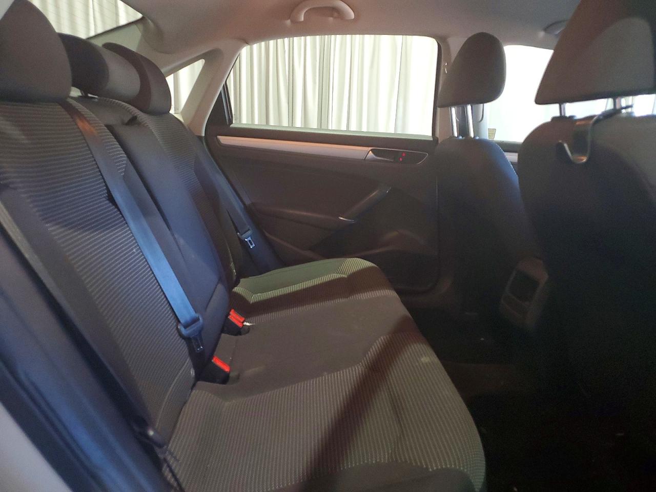 2017 VOLKSWAGEN PASSAT