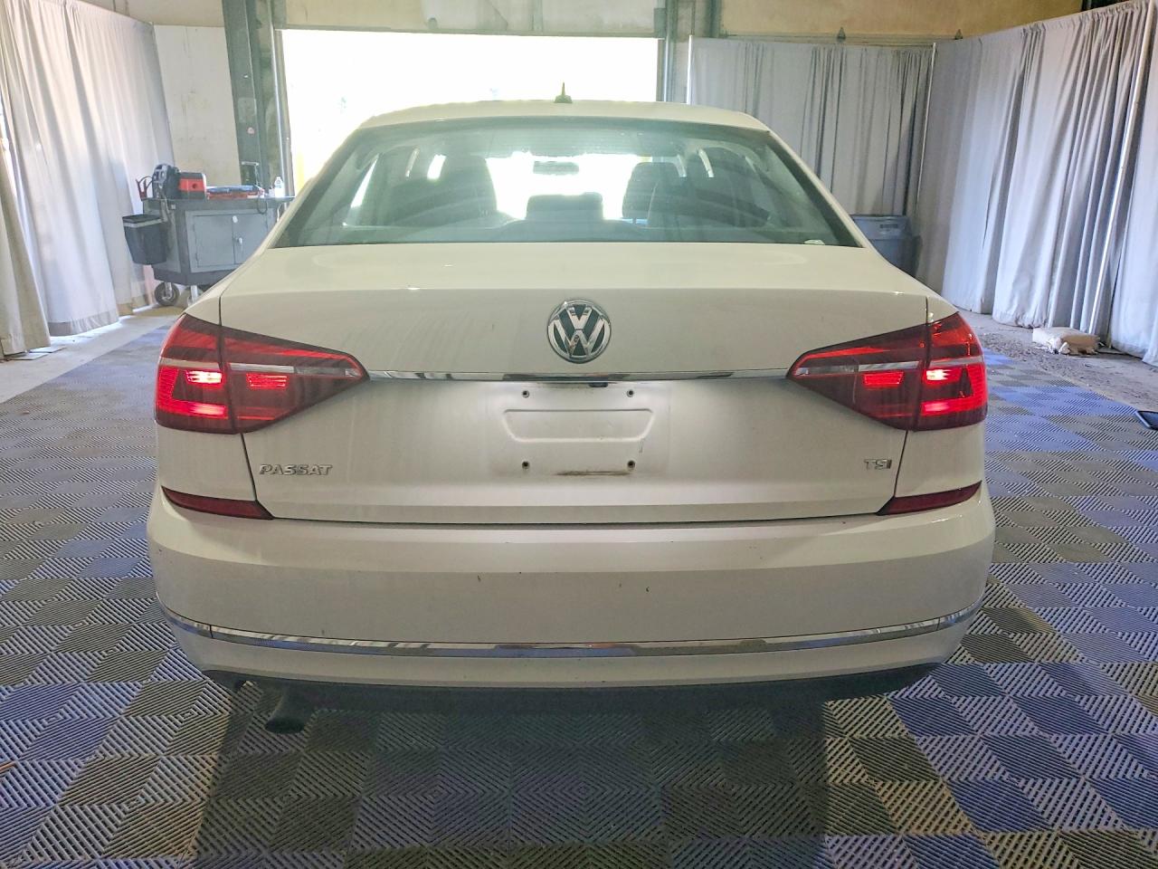 2017 VOLKSWAGEN PASSAT