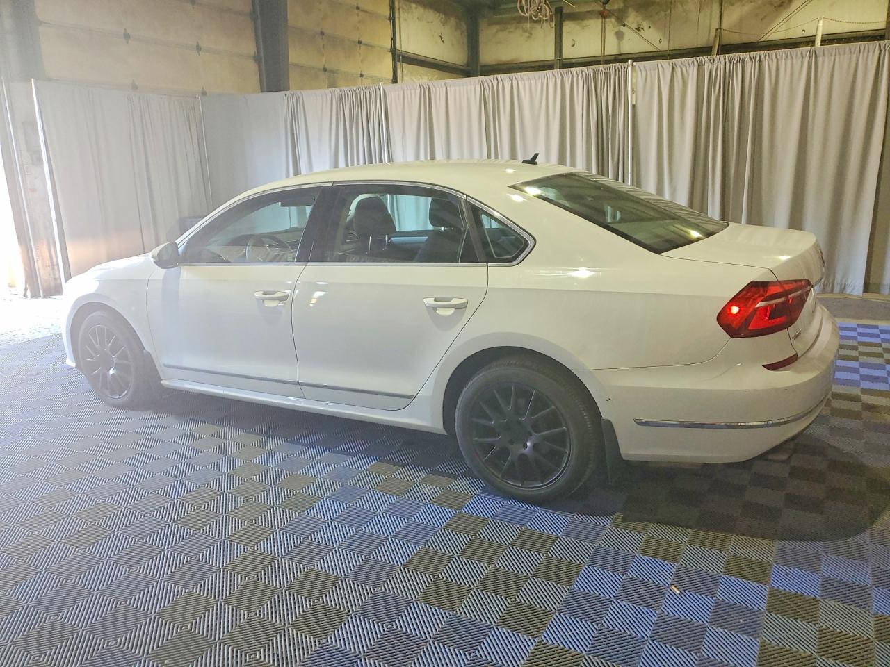 2017 VOLKSWAGEN PASSAT