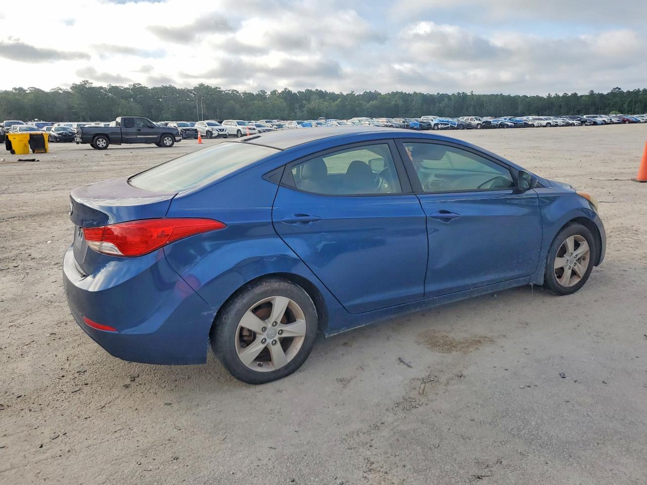 2013 HYUNDAI ELANTRA