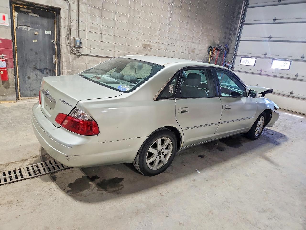 2003 TOYOTA AVALON