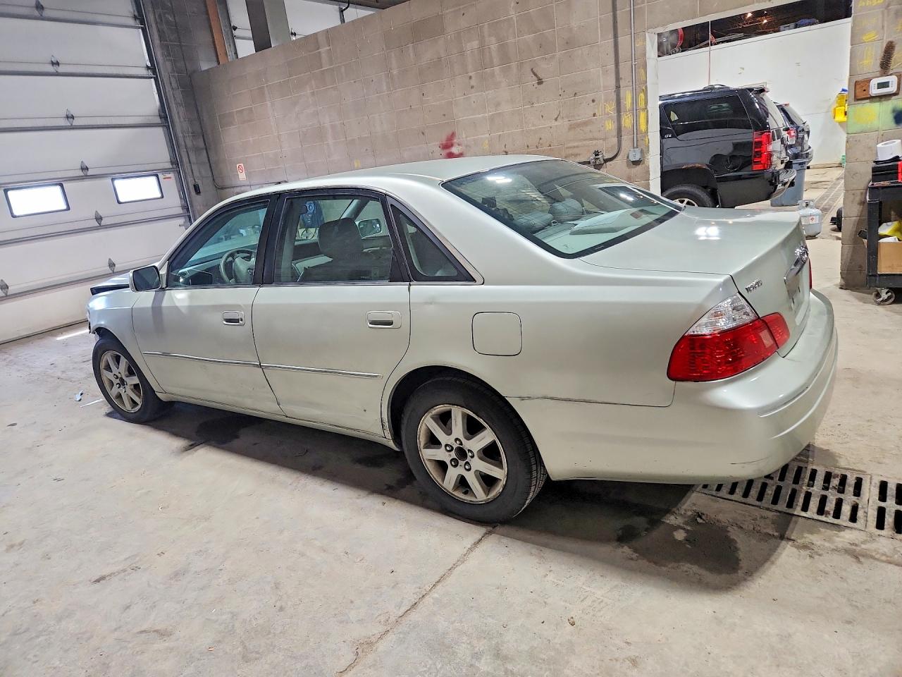 2003 TOYOTA AVALON