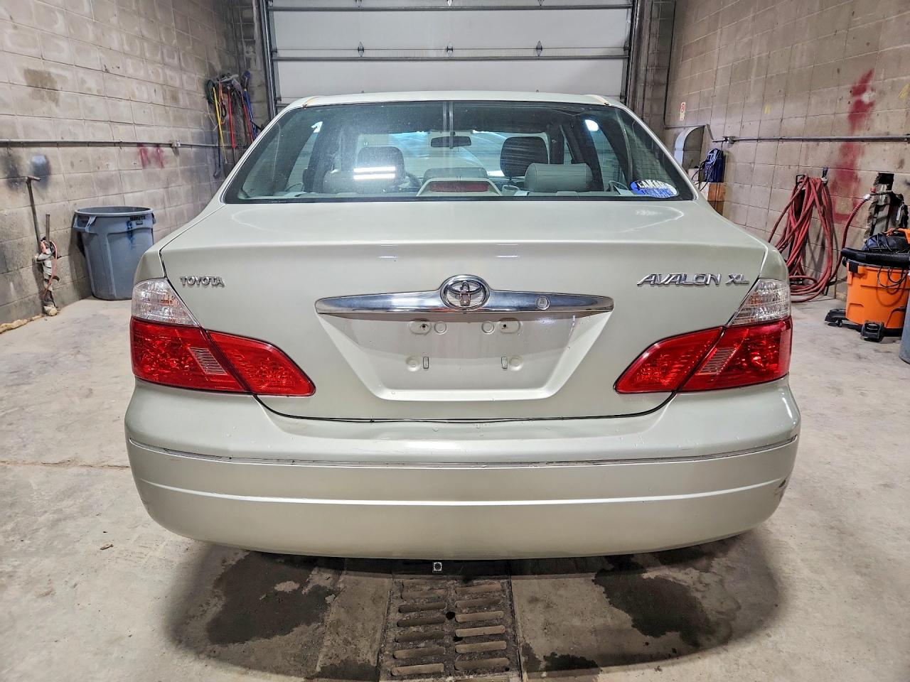 2003 TOYOTA AVALON
